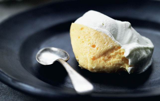 Let, lækker og luftig - denne citronfromage er alle 3 ting på en gang. Opskrift på citronfromage