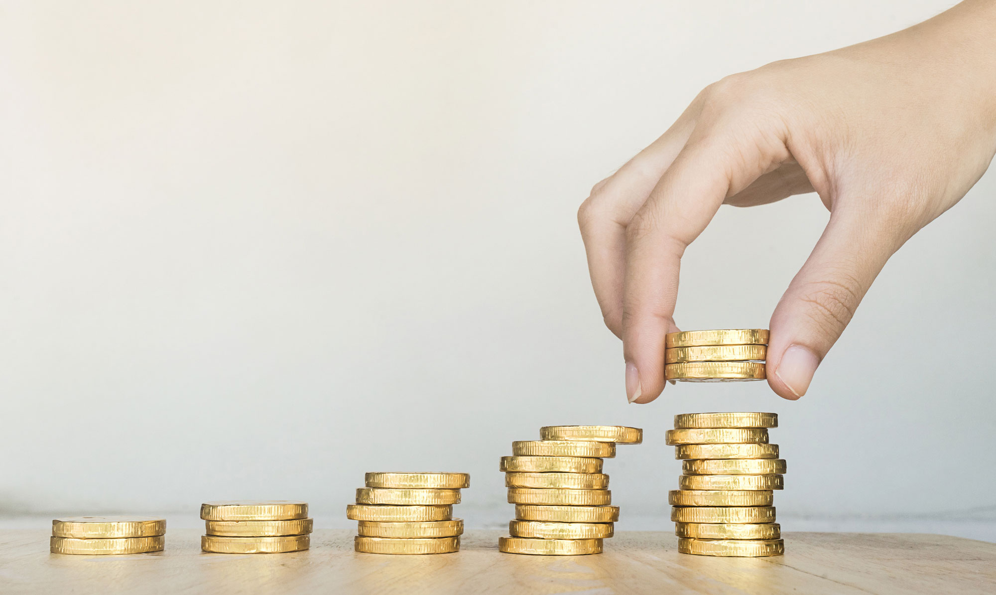 Vi har samlet 14 steder, hvor du kan få inspiration til at starte din investeringsrejse. 14 guldtips: Her kan du blive klogere på investering i aktier