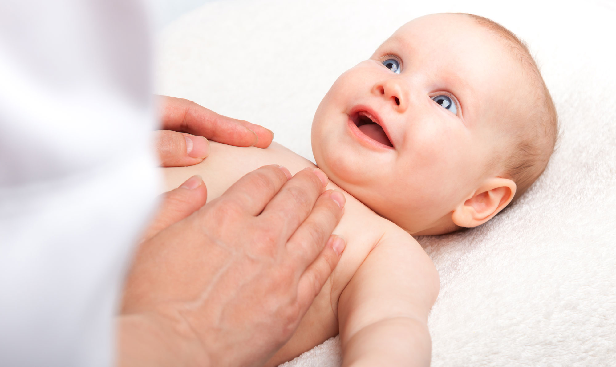 Ved hjælp af nogle små tryk, kan du hjælpe baby over forkølelsen. Babymassage