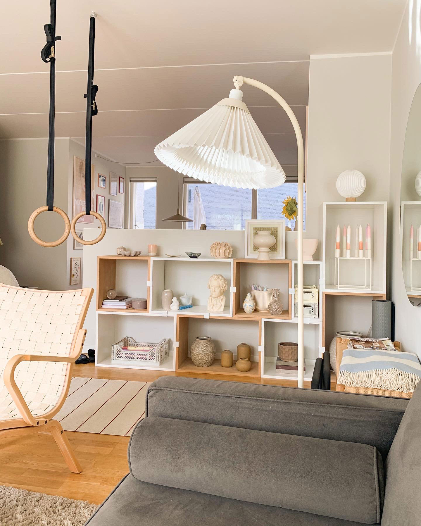 Reolsystemet hedder 'Stacked' og er fra Muuto.