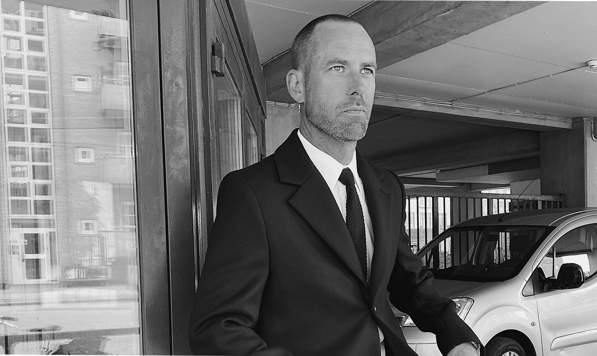Euromans moderedaktør Frederik Lentz Andersen i et suit. Moderedaktørens store guide til jakkesættet