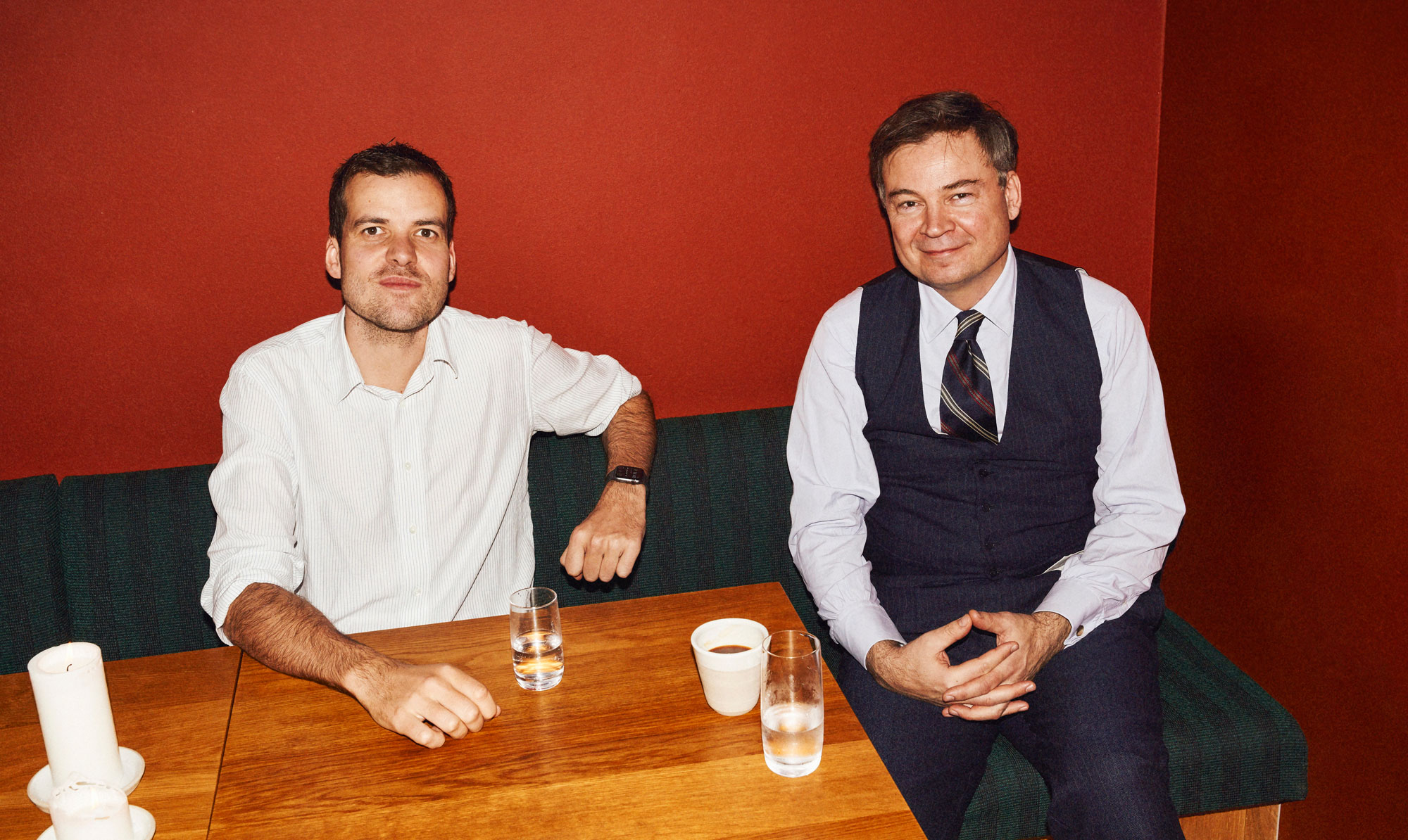 Euromans chefredaktør Kristoffer Dahy Ernst (t.v.) og Torsten Grunwald (t.h.) Nyt afsnit af podcasten Sidelæns: Om at være velklædt