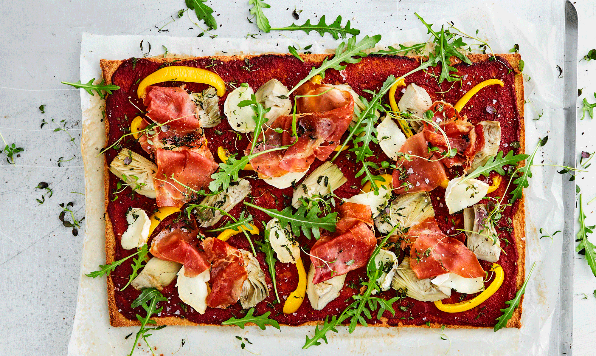 Find opskriften på den lækre pizza her. Blomkålspizza