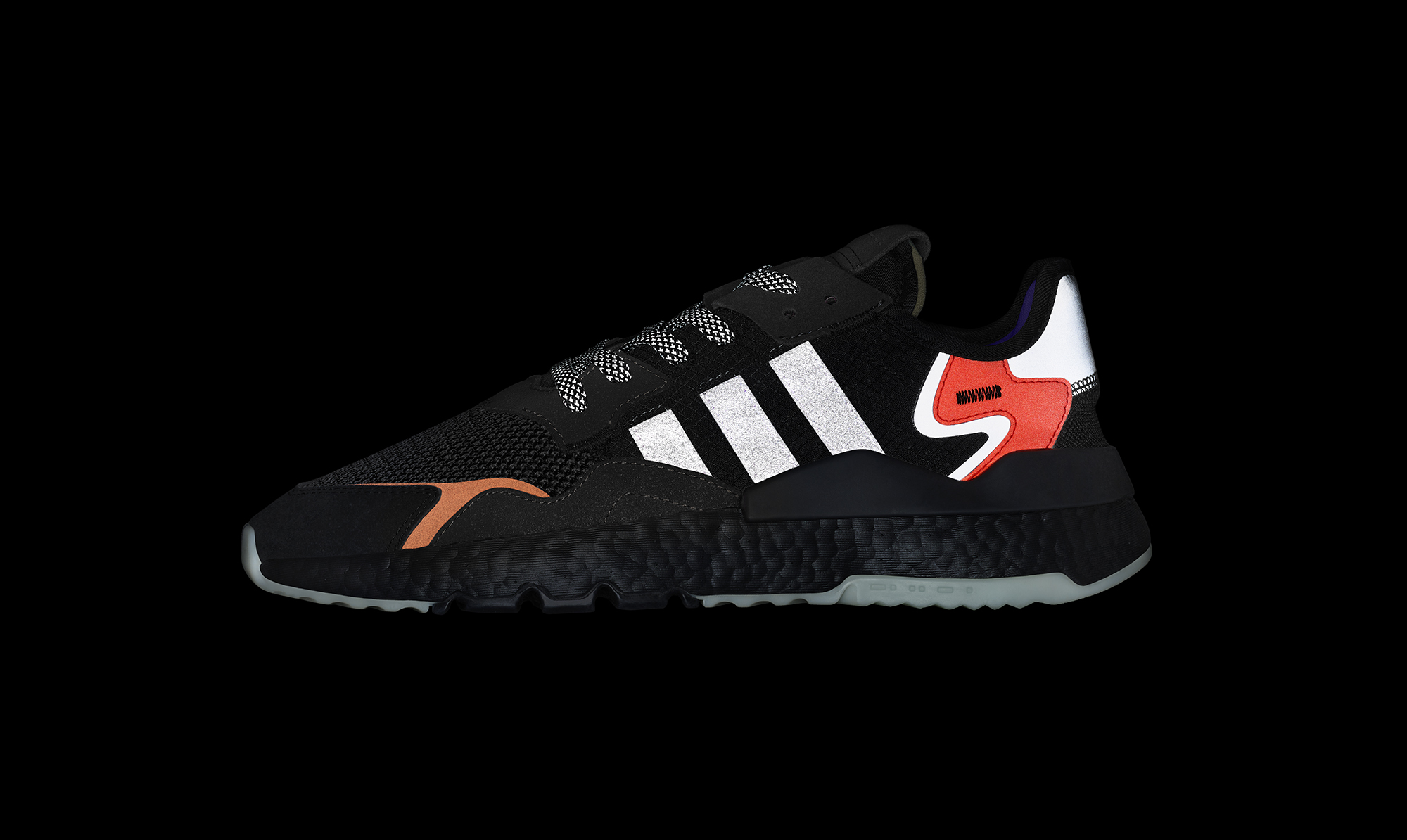 Nu relancerer Adidas den klassiske løbesko 'Nite Jogger' som kan ses i mørke