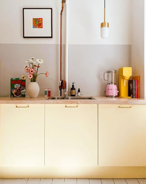 Køkken fra IKEA og pendel fra Rubn.