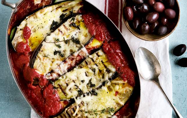 Auberginelasagne med tomat og mozzarella Auberginelasagne med tomat og mozzarella