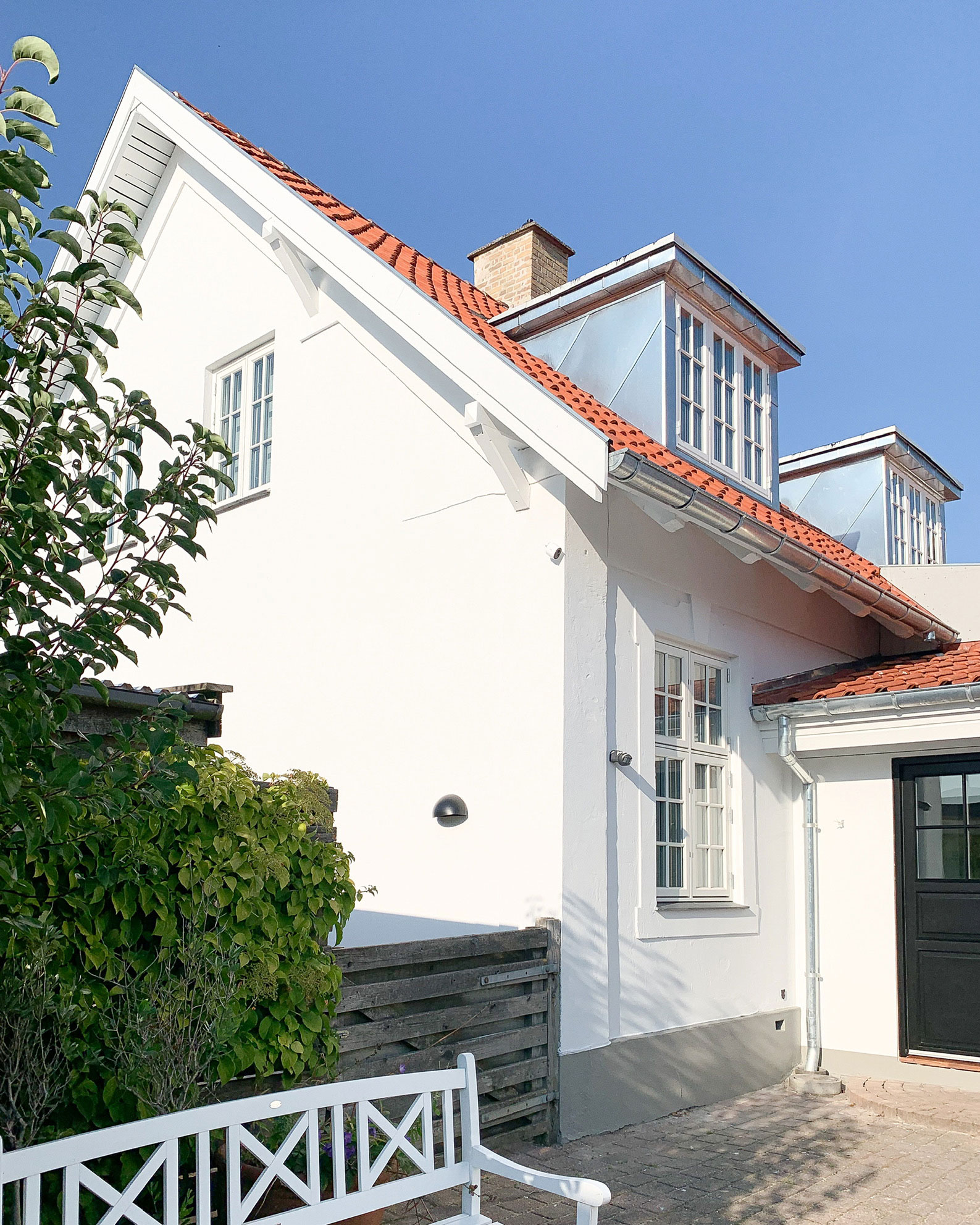 Før renoveringen var deres hus orange - deraf navnet 'Mit orange hus'.