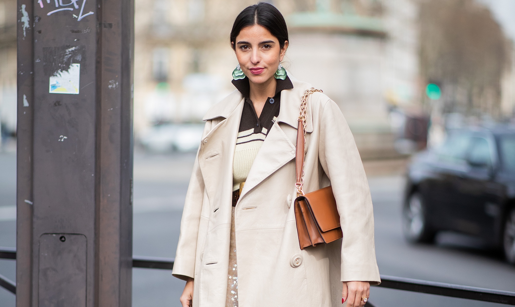 Bettina Looney i smart frakke, som du kan finde lignende af i en genbrugsbutik! Bettina Looney