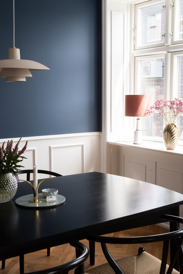 Fine spisestue med ph-pendeler og spisebord fra FDB