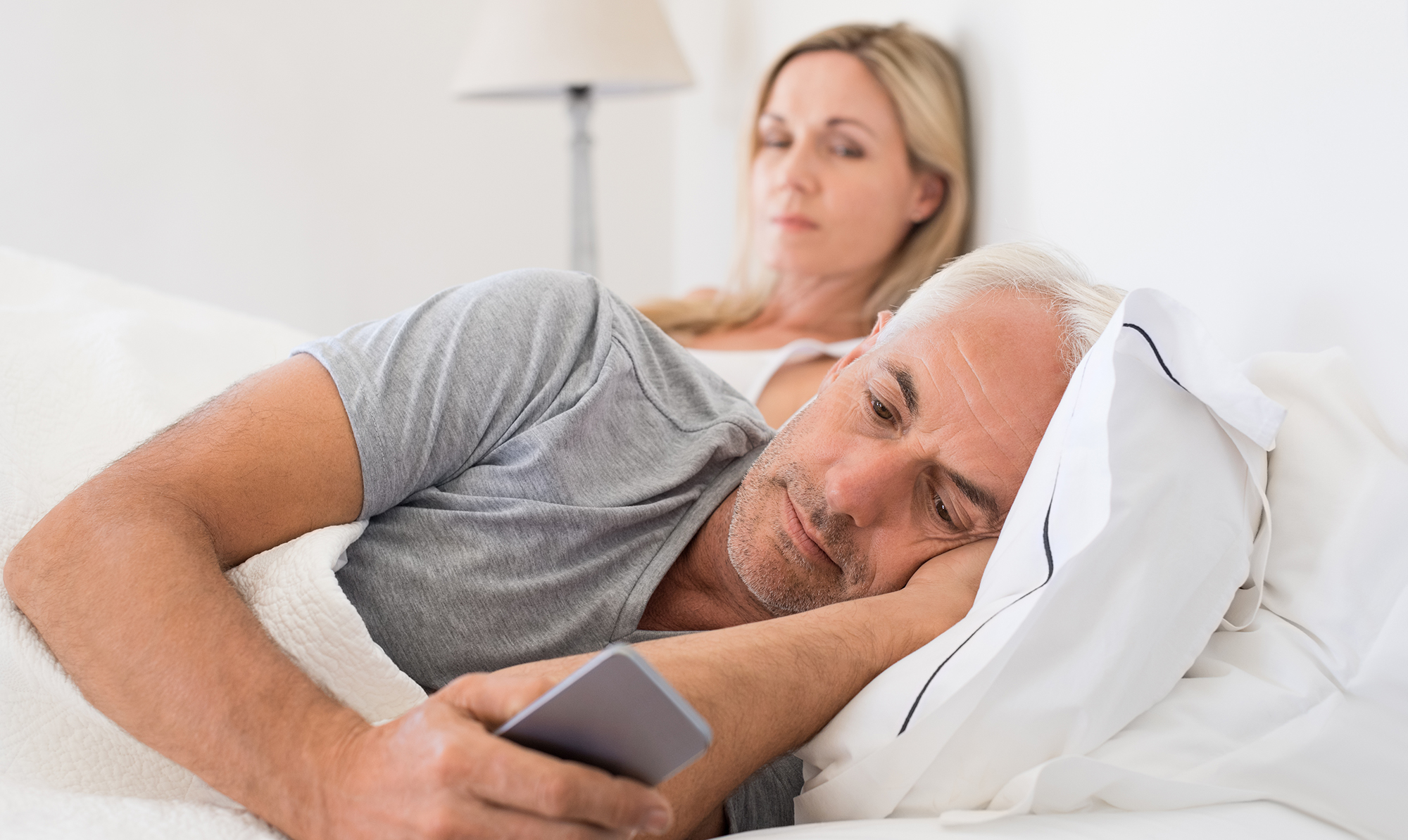 Min mand liker frække billeder af kvinder på Facebook, hvad gør jeg? Det tager Vibeke Dorph stilling til. Getty Images