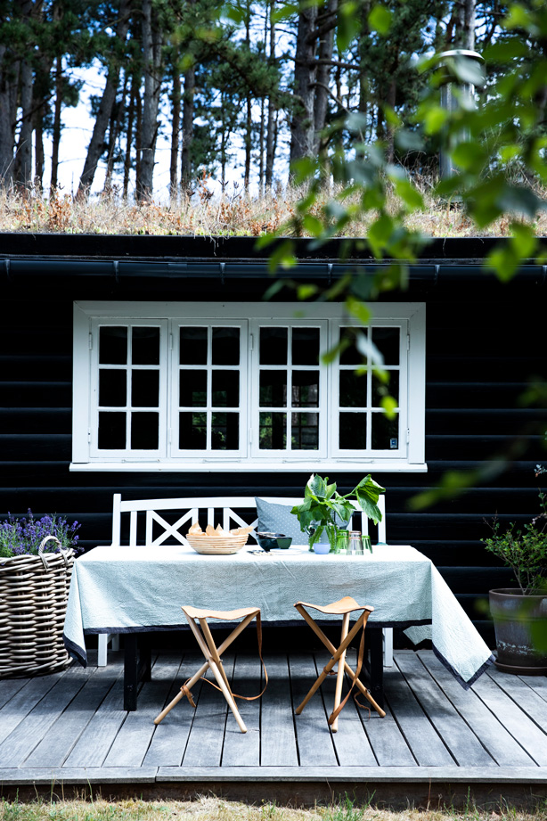 Sommerhusets fine terrasse.