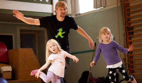 Schh...Far koncentrerer sig! Foto: Pelle Rink Guide til motion med dit barn