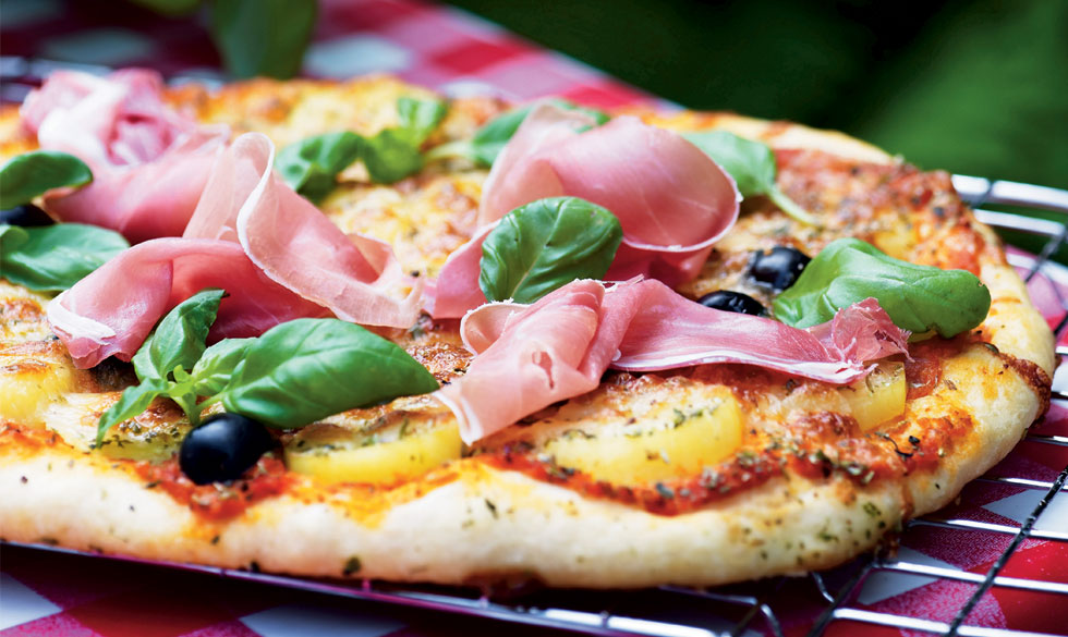 Pizza med kartoffel og parmaskinke