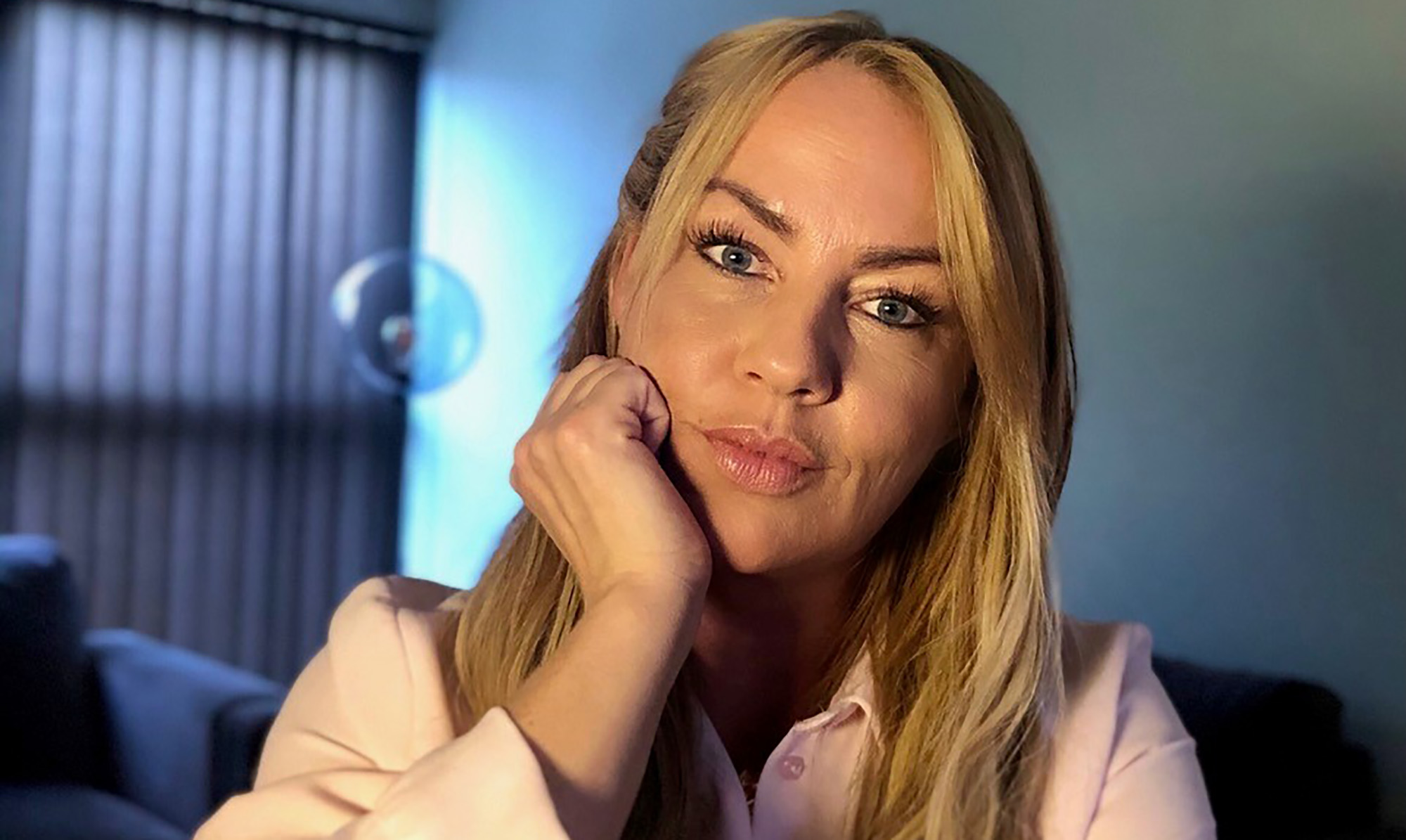 Signe Neslein er coach, og hun beskriver her, hvordan skammen kan få overtaget i et voldsoffer i lang tid efter, at de blå mærker er forsvundet. Signe