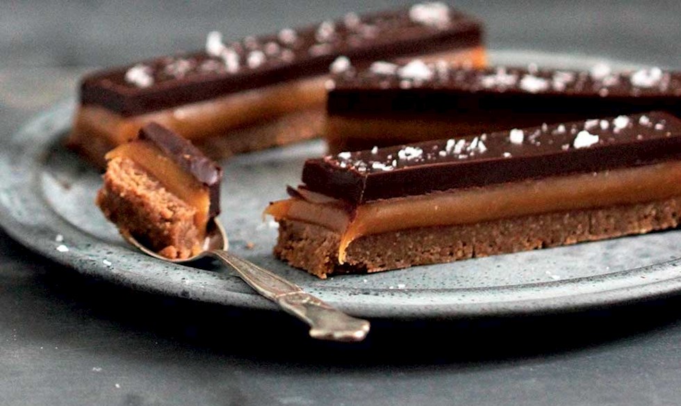 Chokoladebarer med saltkaramel: Sådan laver du hjemmelavet Twix