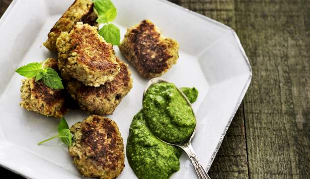 Blomkålsdeller med spinatpesto Opskrift på blomkålsdeller med spinatpesto