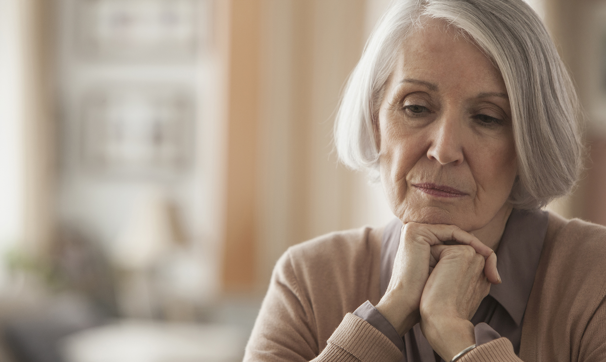 Det startede med en manglende invitation til en barnedåb, og nu har de frosset min mor og mormor helt ude, hvad gør jeg? Det tager Vibeke Dorph stilling til. Vibeke Dorph Brevkasse Familiekonflikt