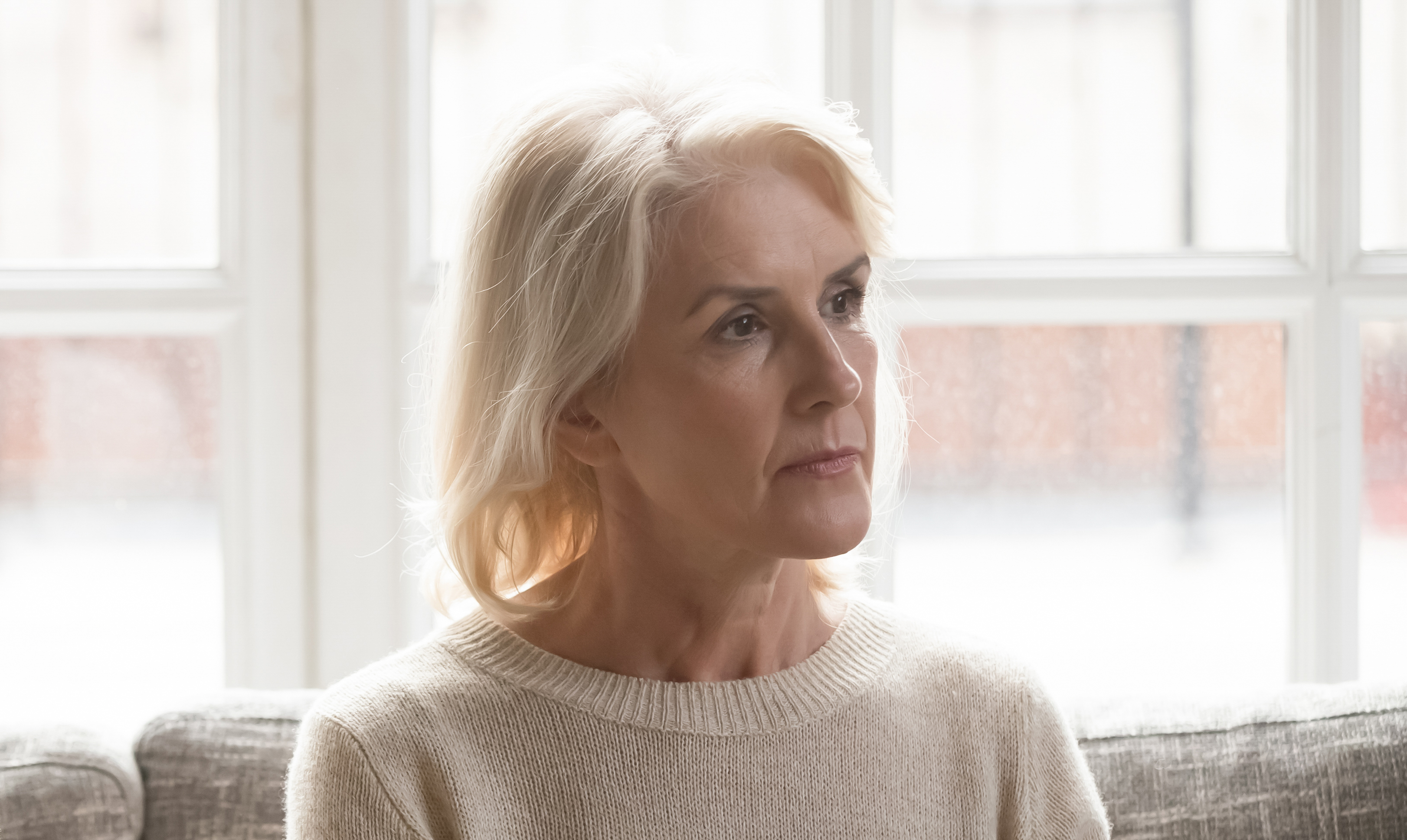 Min svigermor kan ikke være til arrangementer med min svigerfar, hvad gør jeg? Det tager Vibeke Dorph stilling til. Min svigermor skaber splid i familien