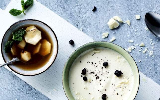 Hvid chokolademousse med syltede jordskokker Hvid chokolademousse med syltede jordskokker