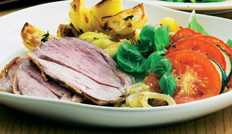 Lammekølle med tomat-squashfad