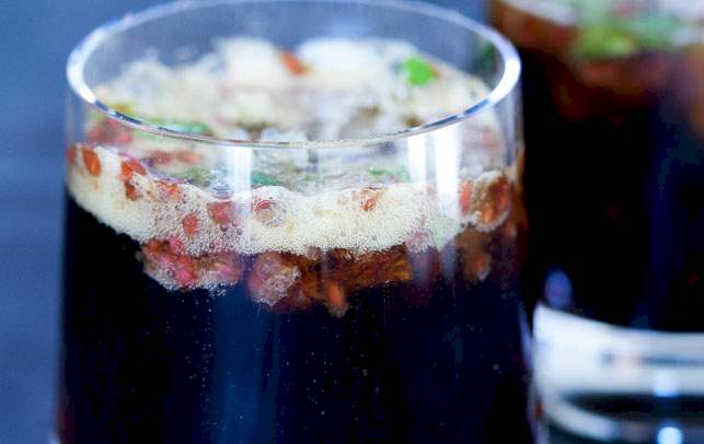 Mojito med hindbær og lakrids Opskrift på mojito med hindbær og lakrids