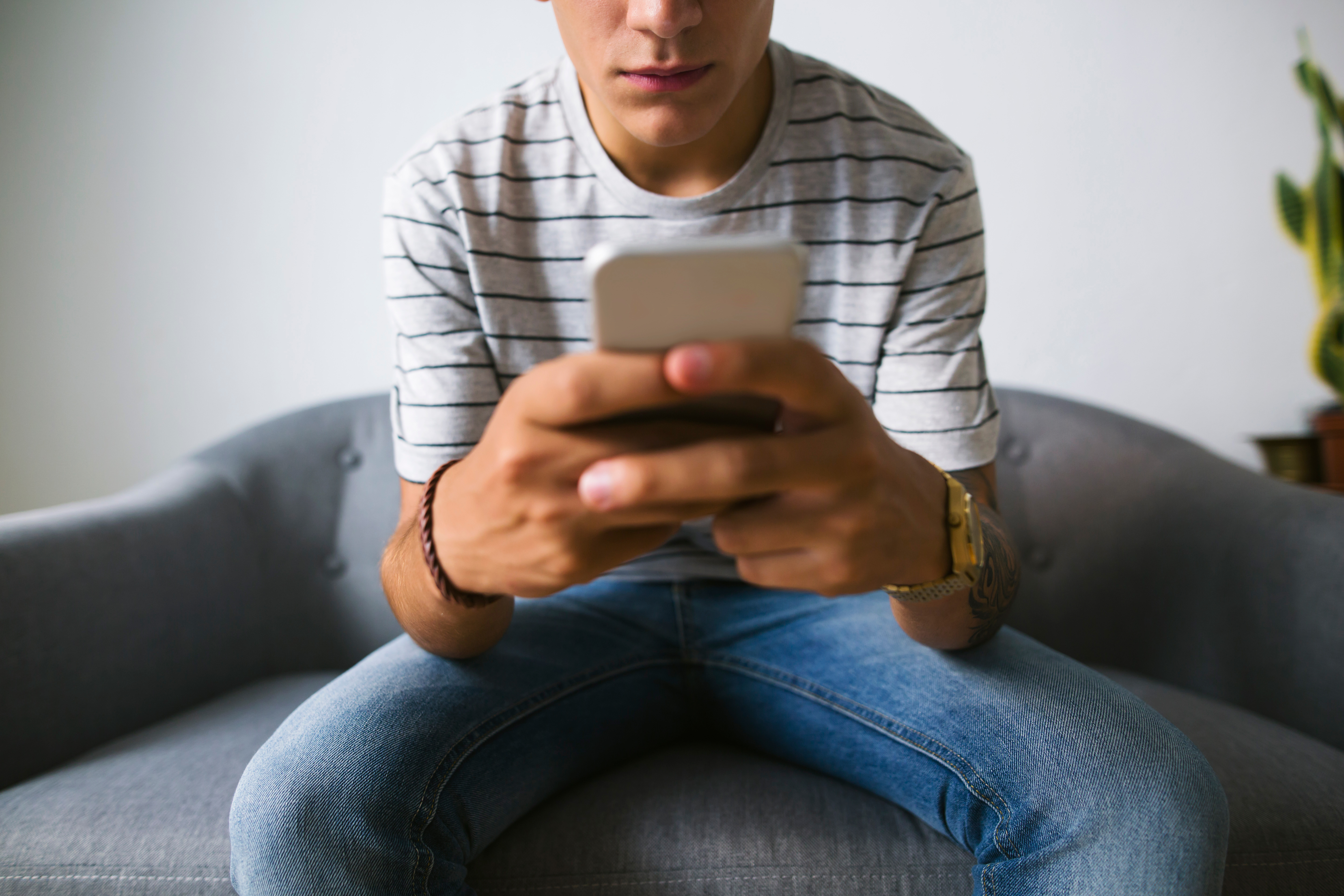 Jeg har det rigtig svært med min stedsøn, som er doven og forkælet, hvad gør jeg? Det tager Vibeke Dorph stilling til. Doven teenager