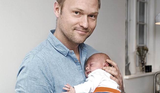 Morten var ellevild af glæde, da lille Jens blev født og følte sig som den vildeste sejrherre. Foto: Rasmus Malmstøm Far