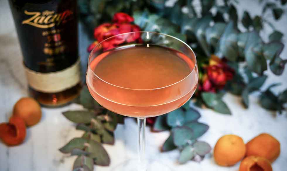 Fantastisk cocktail, der med garanti vil tilføje en ekstra dimension til årets mest romantiske dag. Uanset, om du så fejrer den med din bedre halvdel eller i gode venners lag. Hjemmelavet cocktail