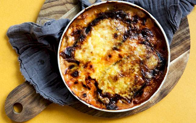 Moussaka med aubergine og bechamel Opskrift på moussaka med aubergine og bechamel