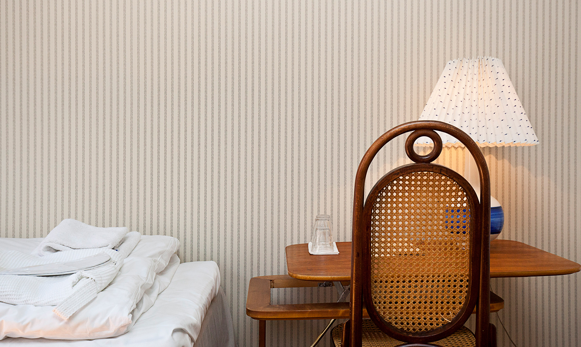 Danske vintagemøbler, tapeter fra Tapet-Café og bæredygtighed på Rye 115. Hotel Rye 115 Ryesgade