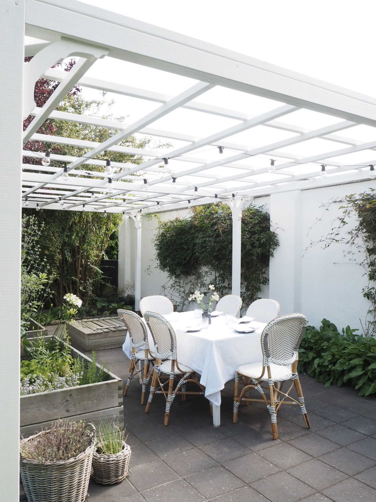 Ystad Saltsjöbad har været inspirationskilde til den smukke pergola i haven.