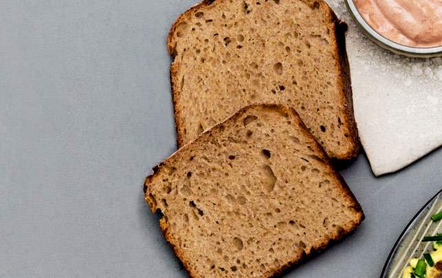 Nemt langtidshævet brød, som du lader stå natten over i køleskabet, inden du bager det. Koldthævet hurtigbrød