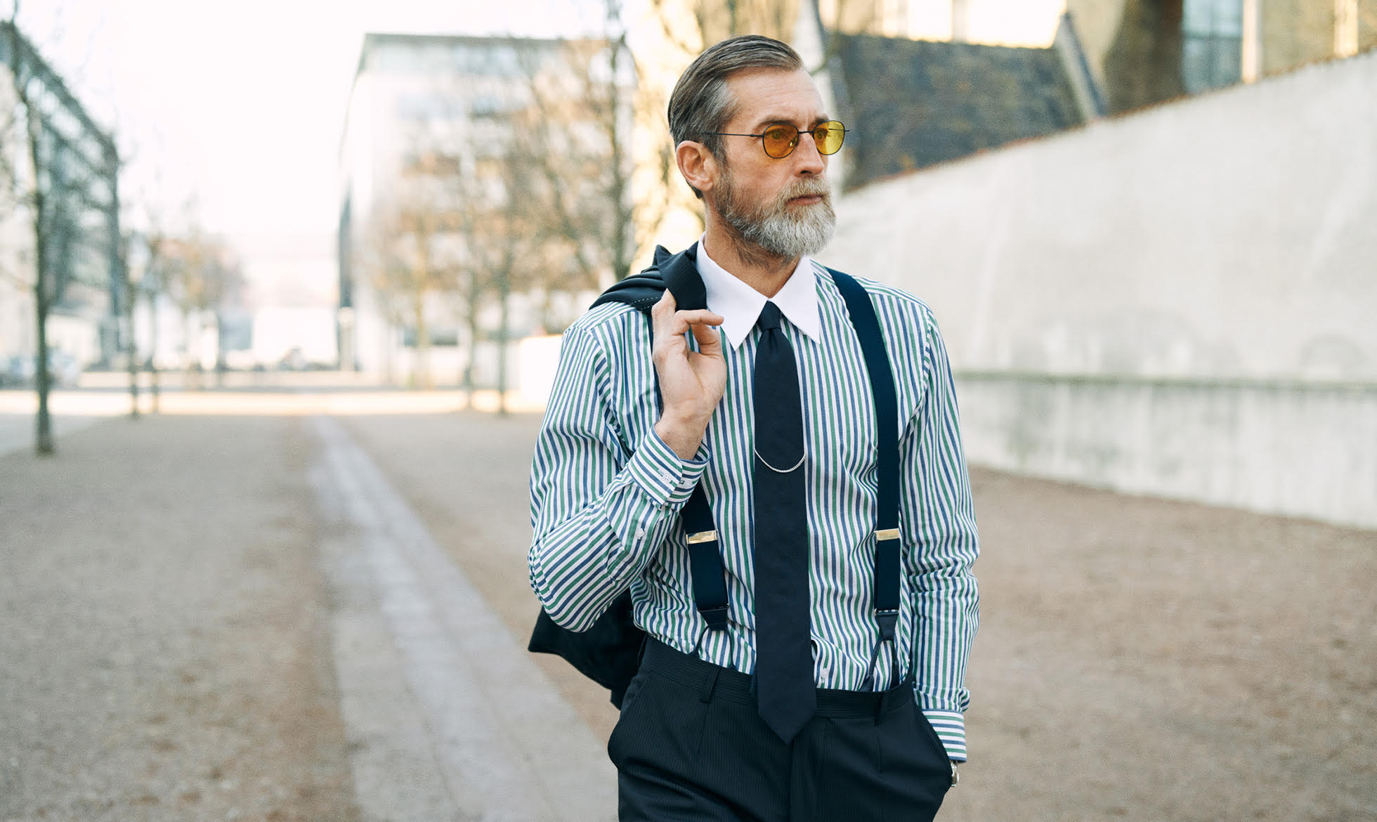 Denne artikel er sponsoreret af M.O.D, Schormand, Frederik Hector, INVENTAILOR, Rosenløwe Gottenborg, Sjölin, TailorMate & Tailor Store Få inspiration til skræddersyede og målsyede jakkesæt