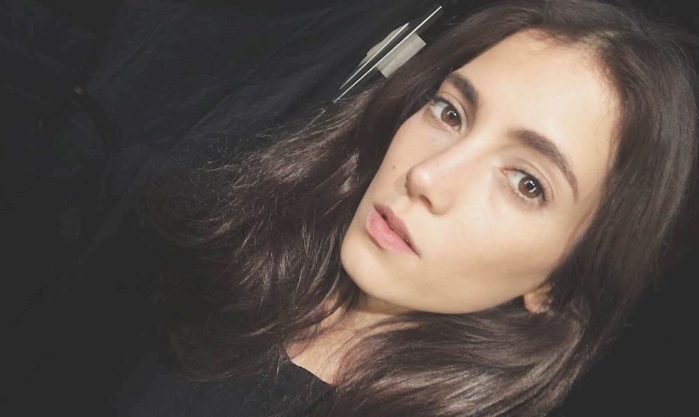 Sarah-Sofie Boussnina øjenbryn