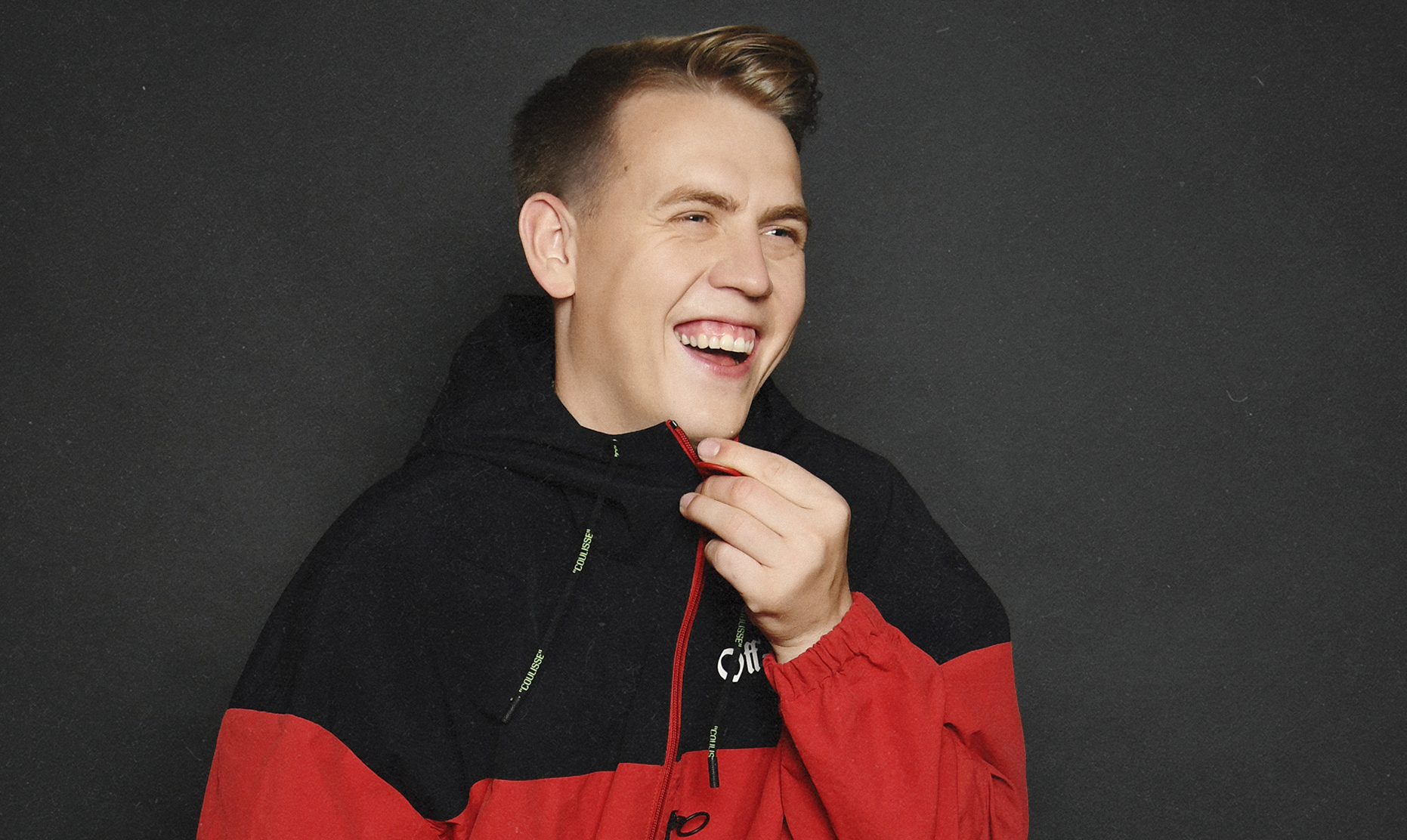 Martin Jensen er 29 år og verdensberømt, dansk dj og producer med hits som ”Solo Dance” og ”All I Wanna Do”. Aktuel som ny dommer i den 14. sæson af ”X Factor”. Han er født i Silkeborg og udlært maskinmekaniker. Martin Jensen X Factor