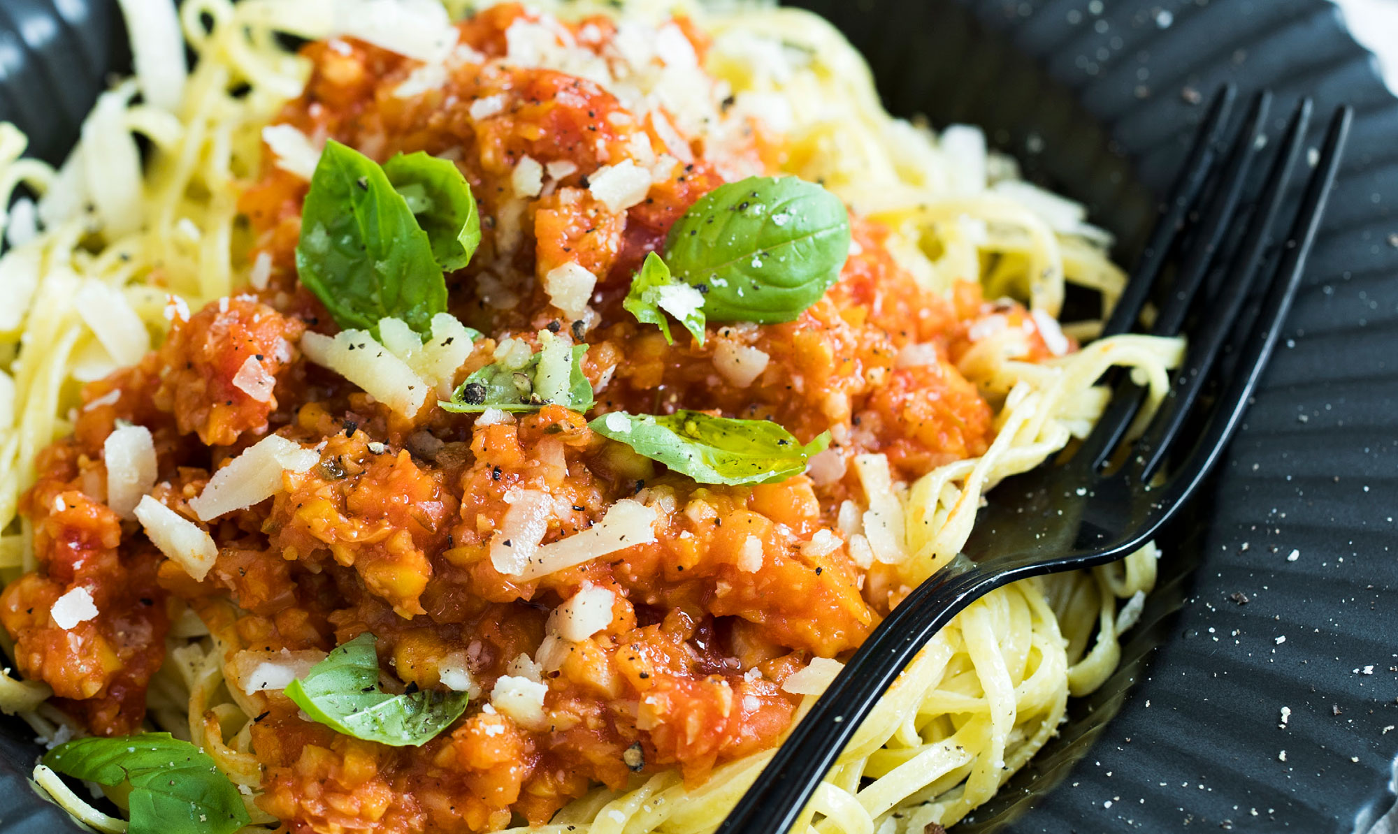 Skøn vegetarisk udgave af den klassiske spaghetti med 'kød'sovs... Vegetarisk spaghetti bolognese