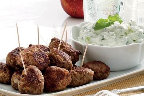 Lammefrikadeller med tzatziki