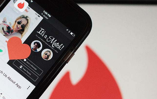 Ny opdatering på datingappen Tinder gør det muligt at identificere sig med 37 nye kønsdefinitioner. Tinder opdatering