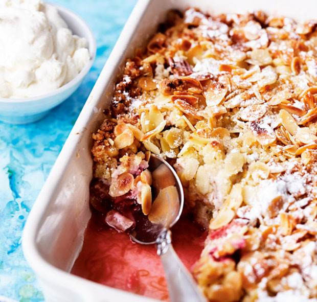 Rabarbercrumble-9bae262cc5b44a0aac8a65806bc1a7fb.jpg