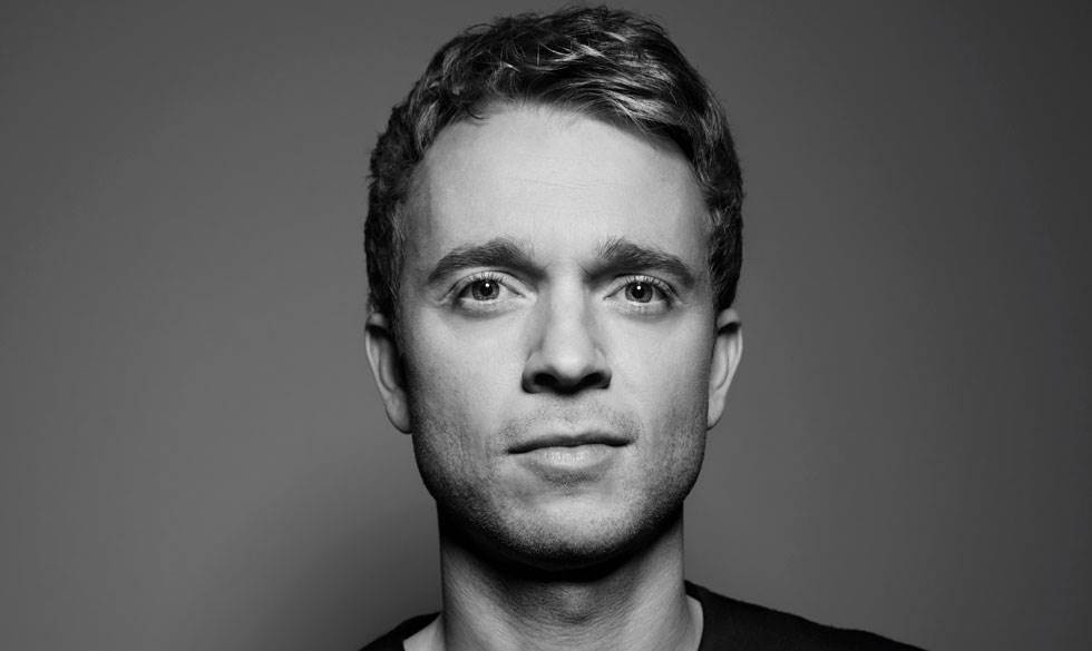 Bag om skuespiller Laus Høybye. Laus Høybye