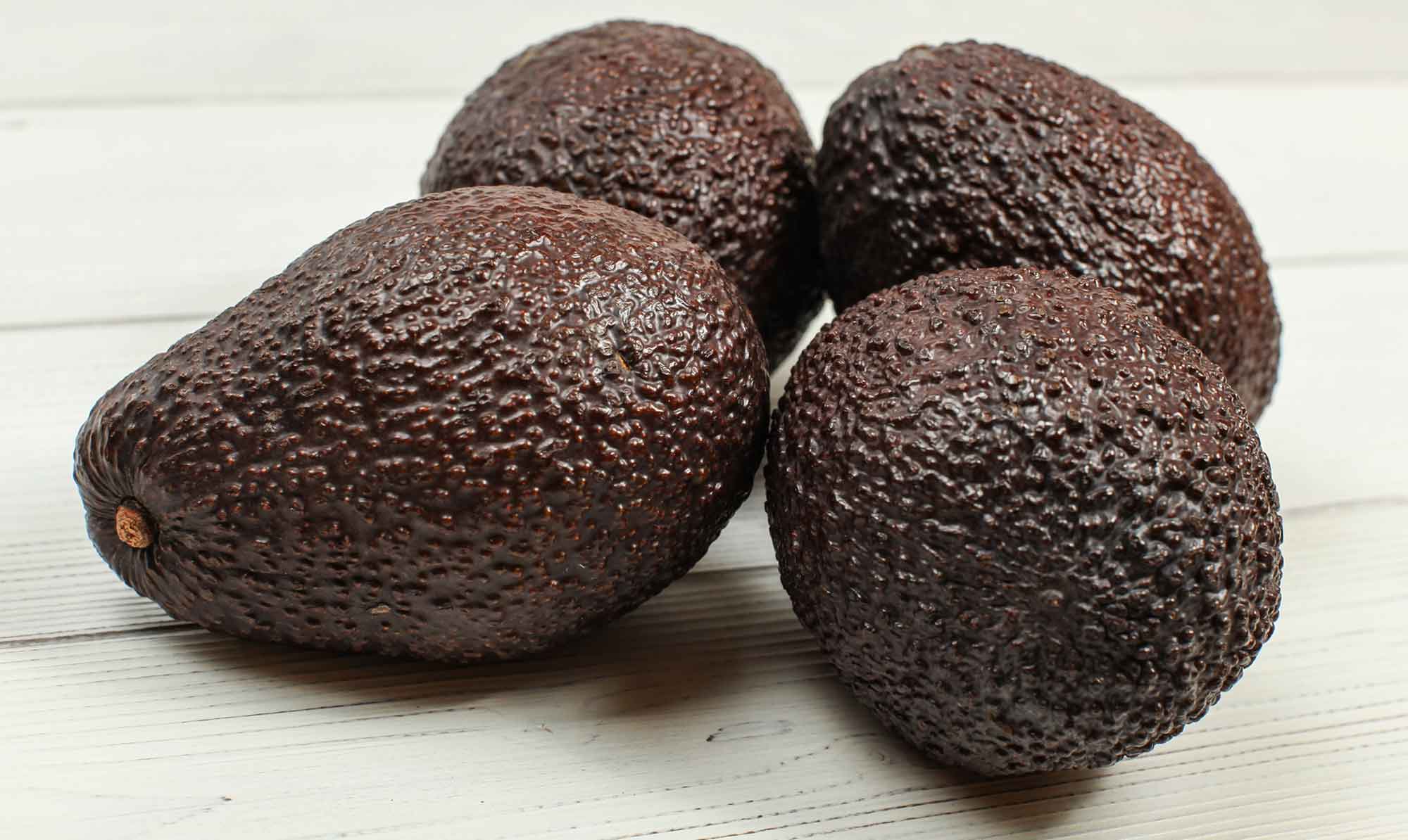 Hader du også at skære en avocado over? Sandsynligvis har du gjort det forkert hele dit liv…. Se her: Sådan skærer du en avocado rigtigt ud 🥑