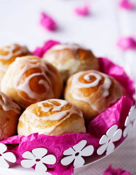 Fastelavnsboller med chokolade og nødder