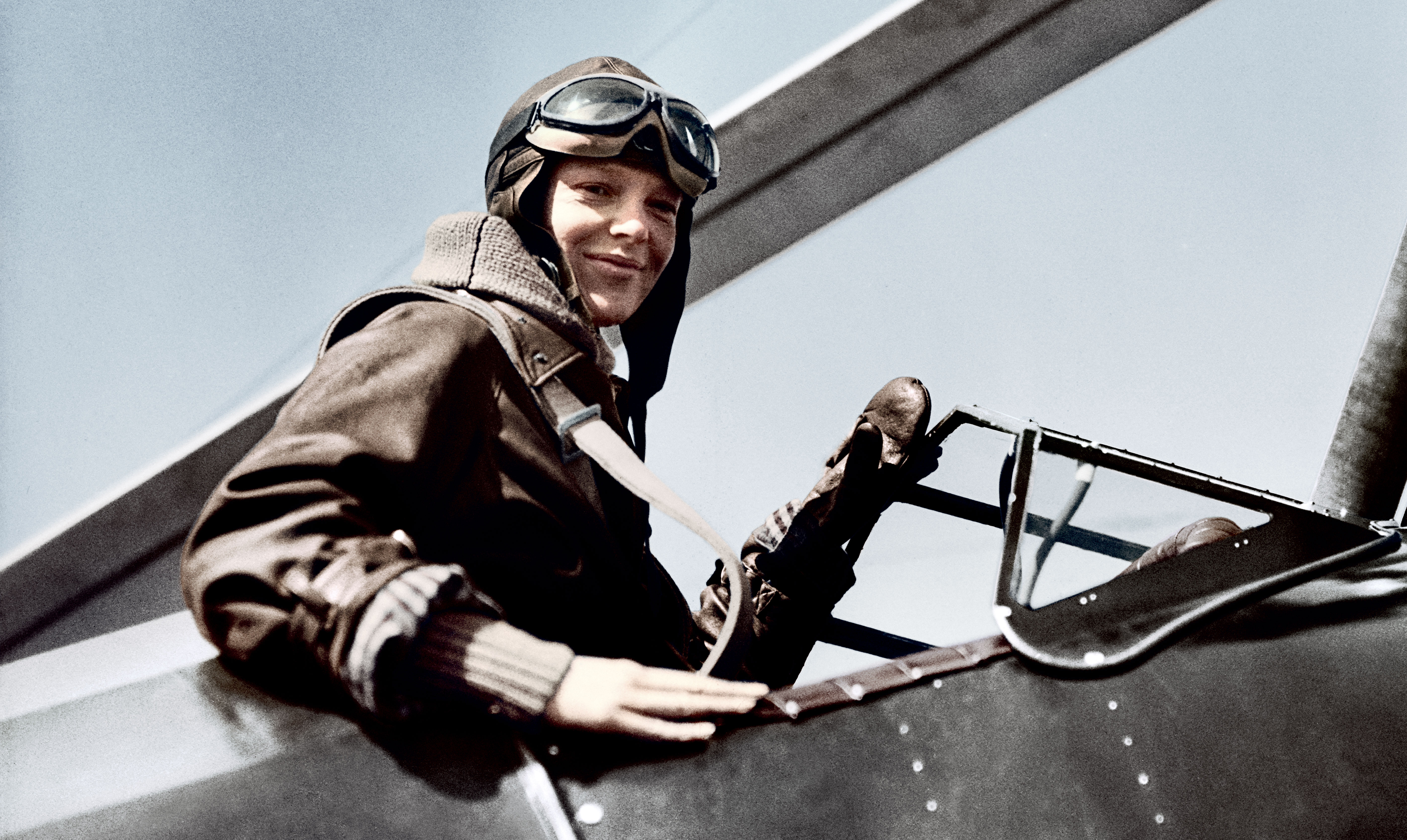 Amelia Earhart var den første kvinde til at flyve solo over Atlanterhavet i 1932. Naturligvis med et Longines-ur om armen. AMELIA EARHART