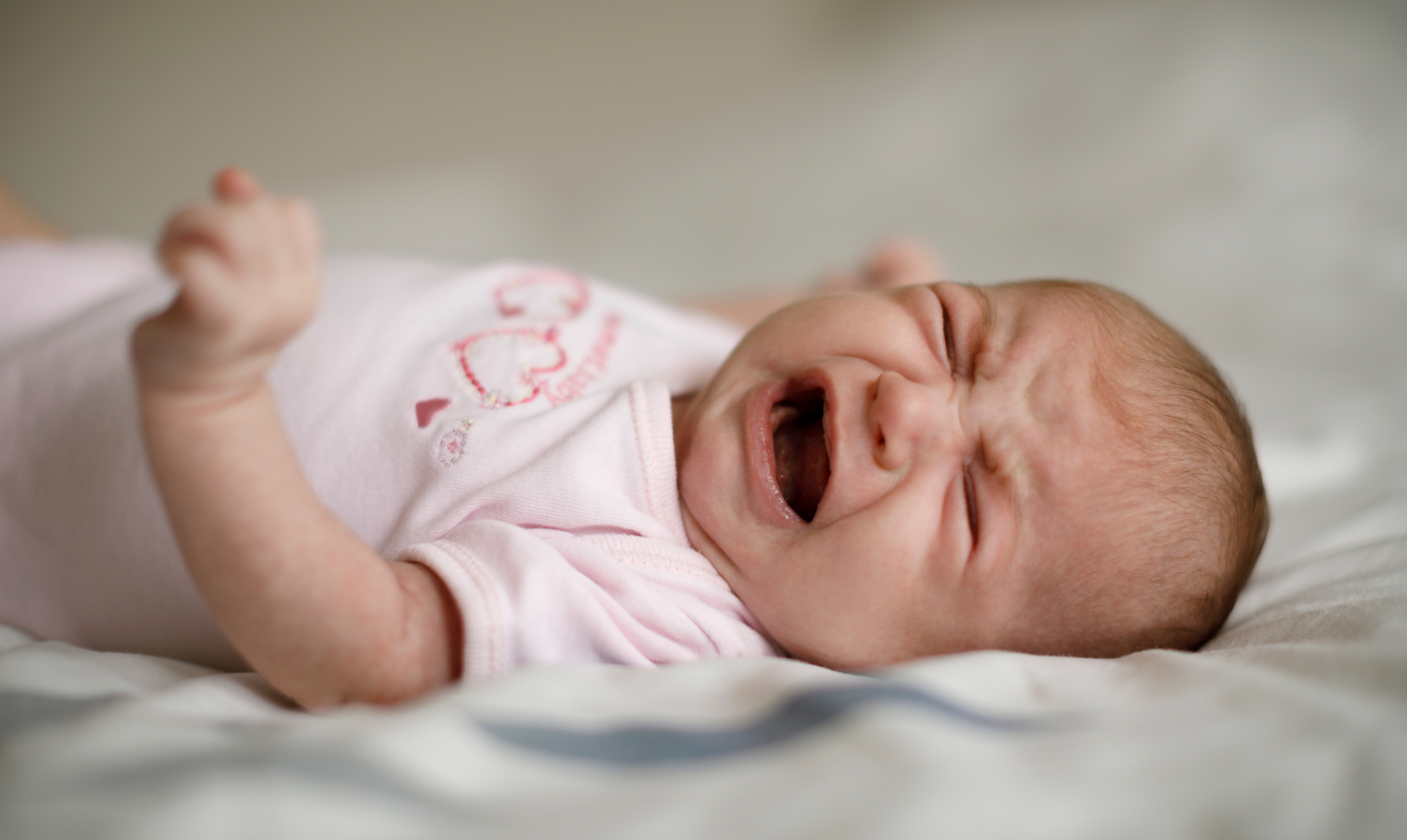 Dit barn prøver at fortælle dig noget, når hun græder. Men hvad siger hun? Babys gråd