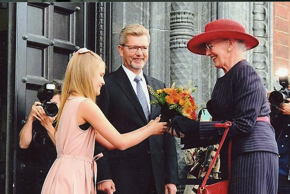 Dronning og barnebarn1.jpg