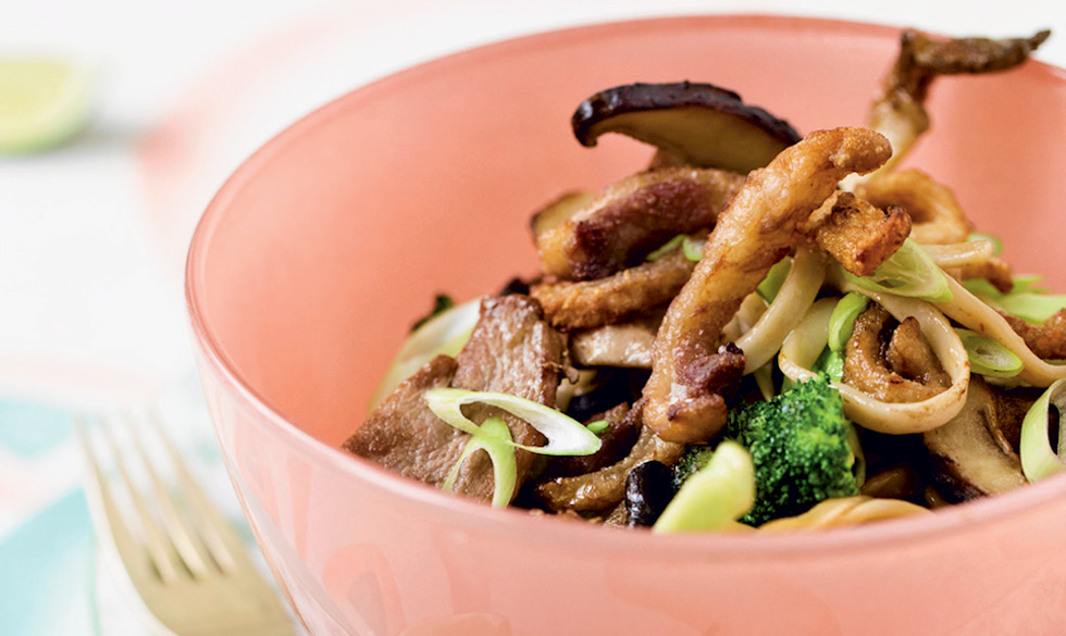 Wok med andebryst, nudler og shiitake-svampe Wok med andebryst, nudler og shiitake-svampe