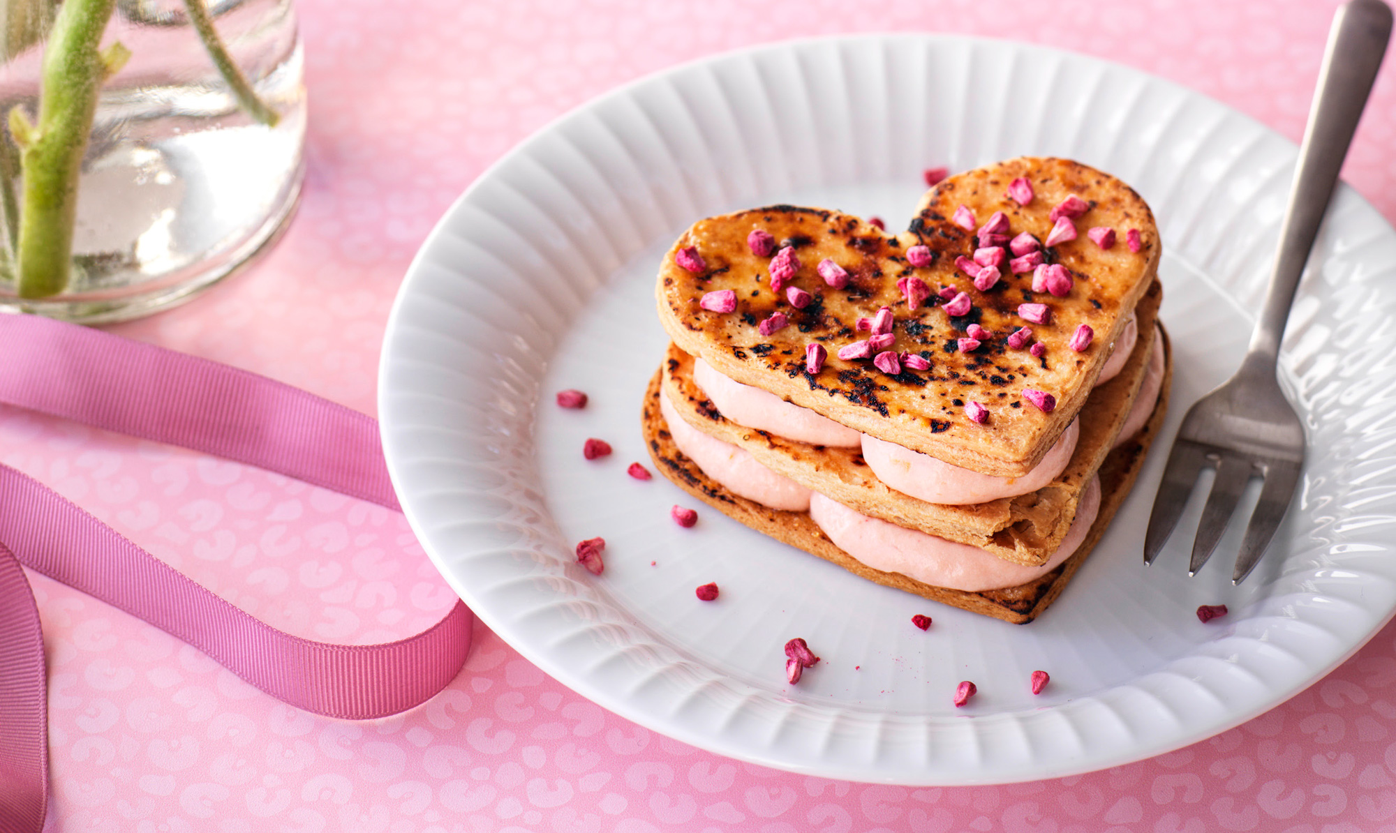 Sød kage du kan bage til valentinsdag. Valentinsdag: Søde hjerteformede kager