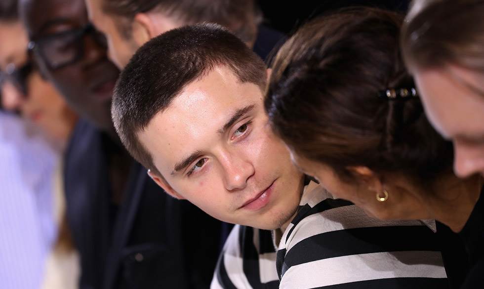 Brooklyn Beckham er bare en af de kendte, der har ladet sig maskinklippe i årets løb. Madagsdetaljen: maskinklippede mænd
