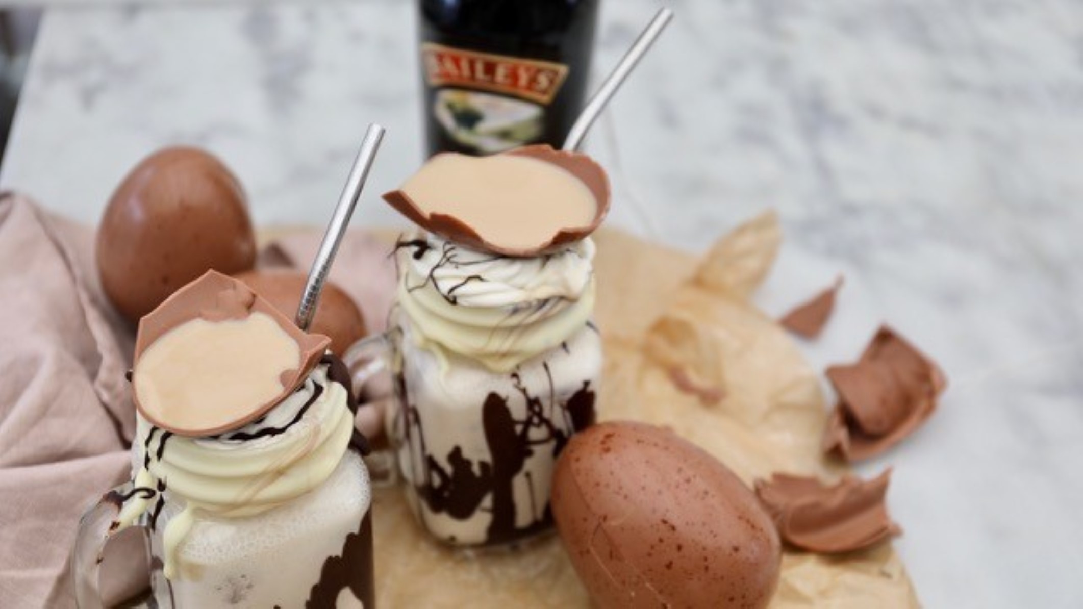 Baileys præsenterer to caketail-opskrifter til påske i samarbejde med Frederikke Wærens