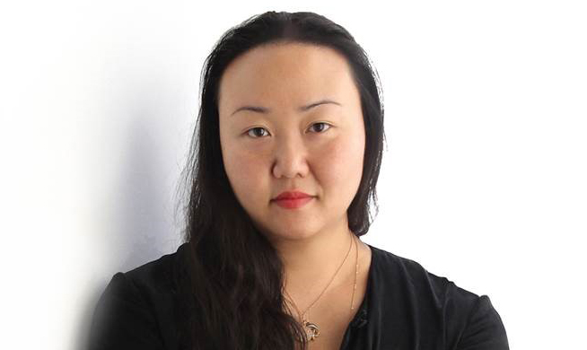 Hanya Yanagihara er forfatter til bøgerne et 'Et lille liv' og 'Folket i træerne' og chefredaktør for The New York Times’ kulturmagasin, T Magazine. Hanya Yanagihara